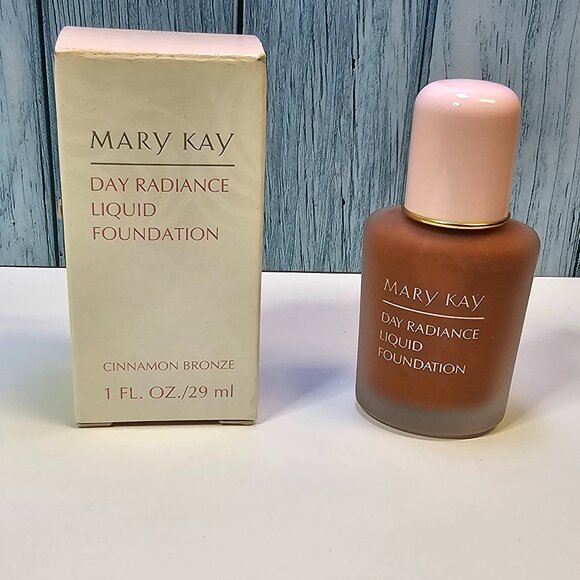 Mary Kay Day Radiance Liquid Foundation - Cinnamon Bronze  #1079 - NIB Old Stock - Picture 1 of 7